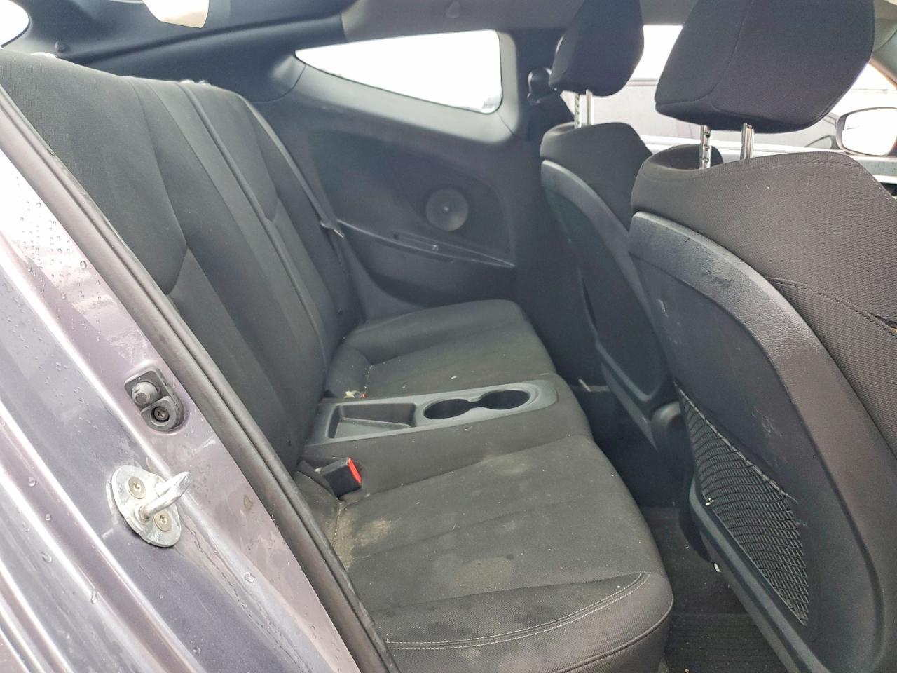 2016 Hyundai Veloster Base - zdjęcie 10