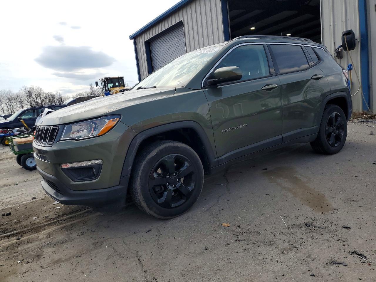 2018 Jeep Compass Latitude - zdjęcie główne