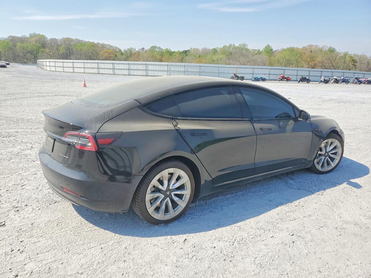 2022 Tesla Model 3 - zdjęcie 3
