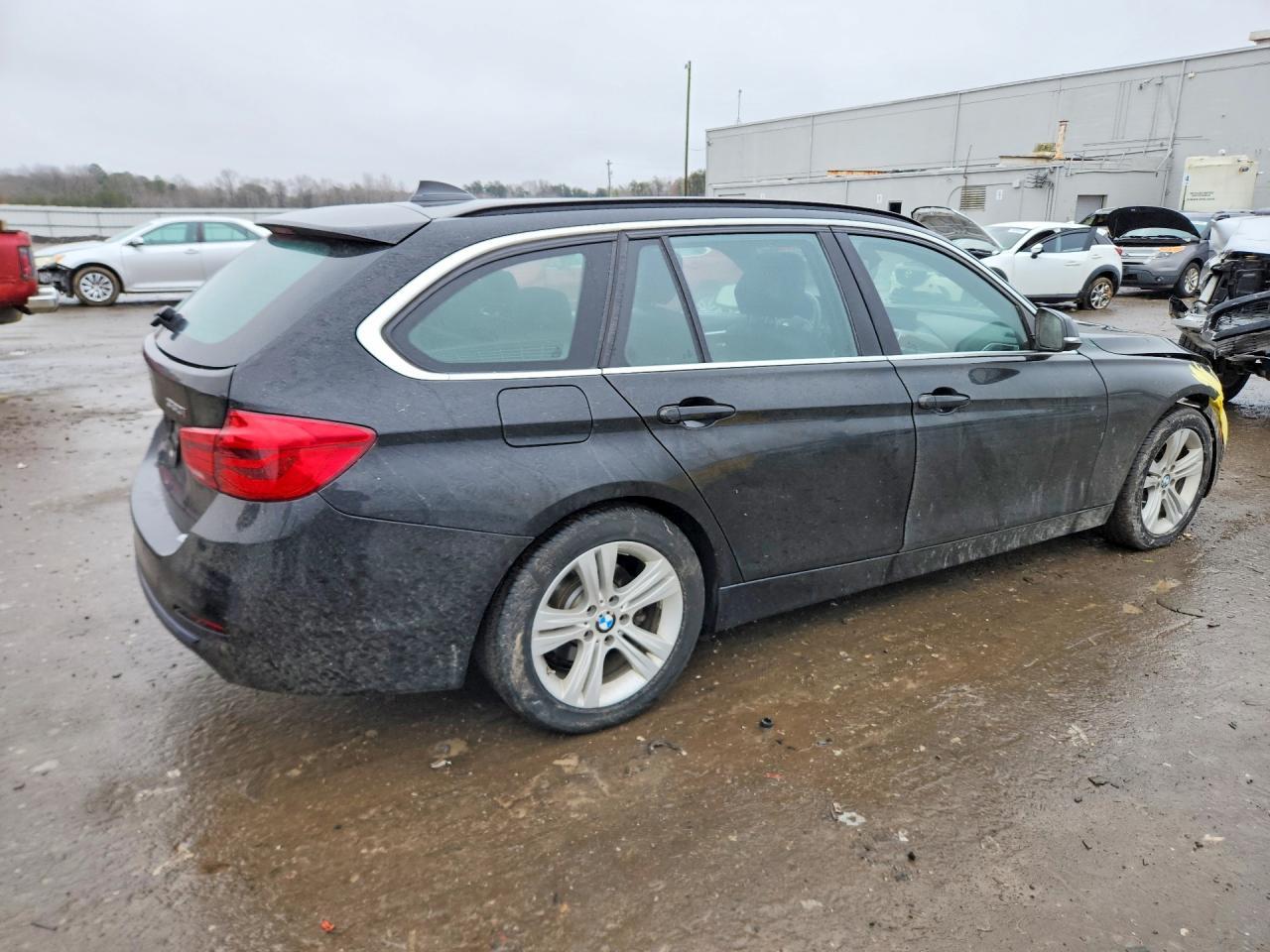 2017 BMW 330 Xi - zdjęcie 3