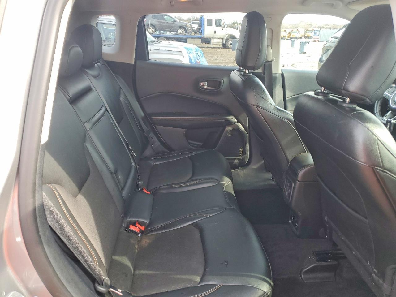 2018 Jeep Compass Latitude - zdjęcie 11