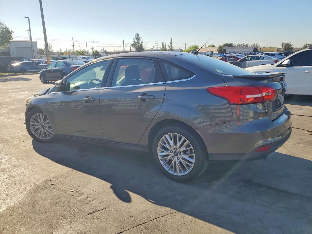 2016 Ford Focus Titanium - zdjęcie 2