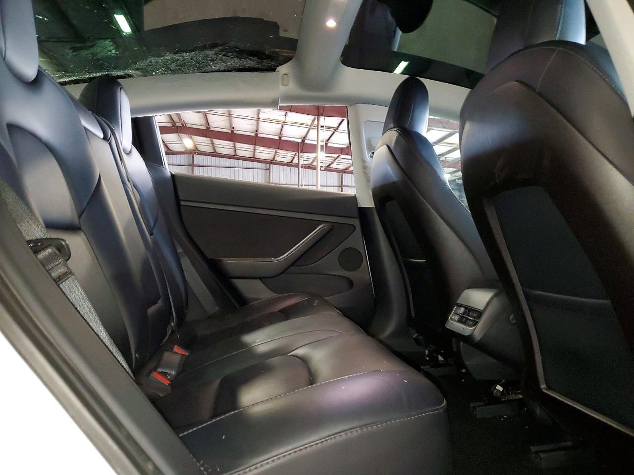 2021 Tesla Model 3 - zdjęcie 10