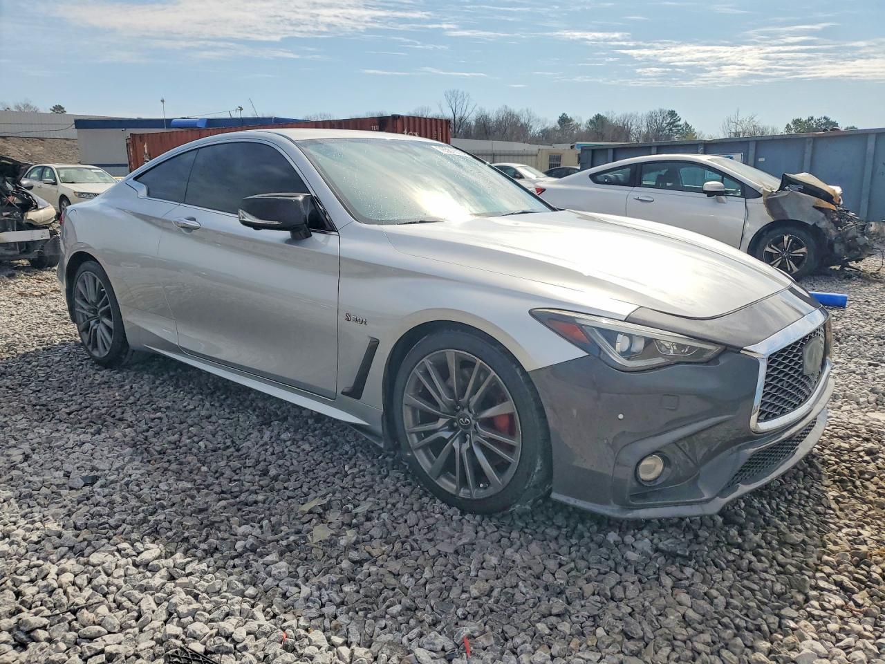 2017 Infiniti Q60 Red Sport 400 - zdjęcie 4