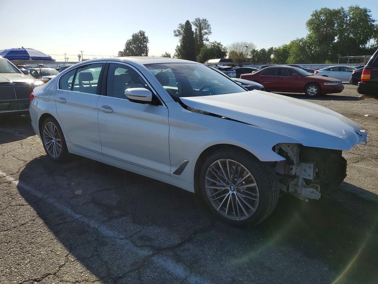 2019 BMW 530 I - zdjęcie 4