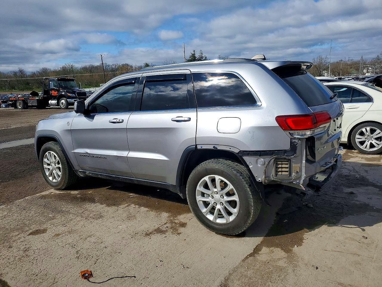 2021 Jeep Grand Cherokee Laredo - zdjęcie 2