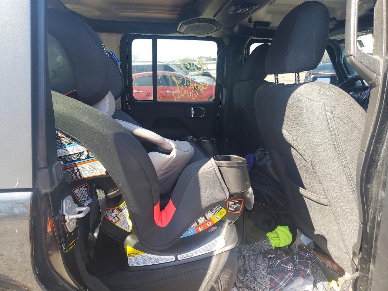 2019 Jeep Wrangler Unlimited Sahara - zdjęcie 10