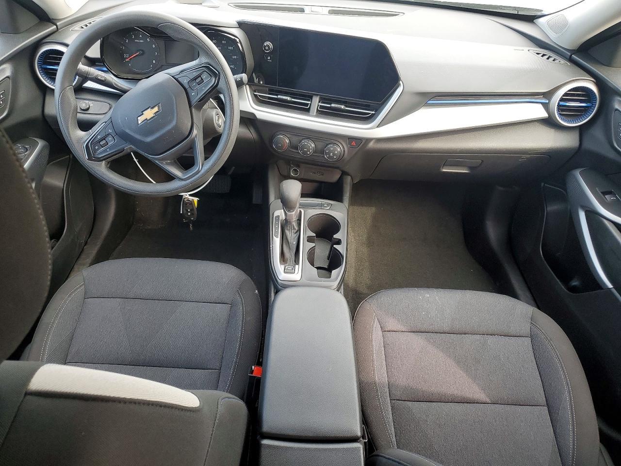 2025 Chevrolet Trax Ls - zdjęcie 8