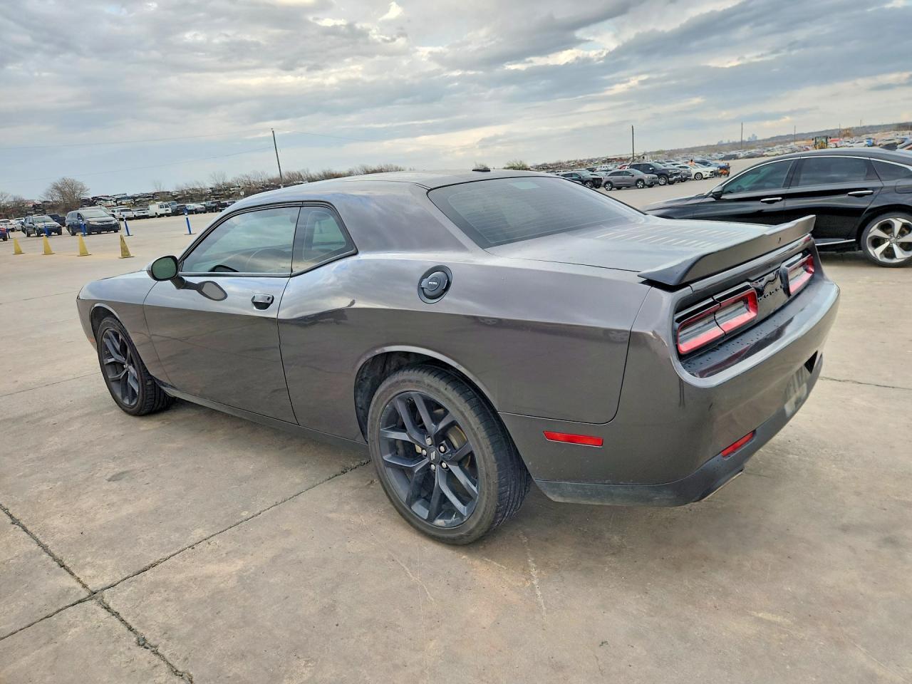 2022 Dodge Challenger Sxt - zdjęcie 2