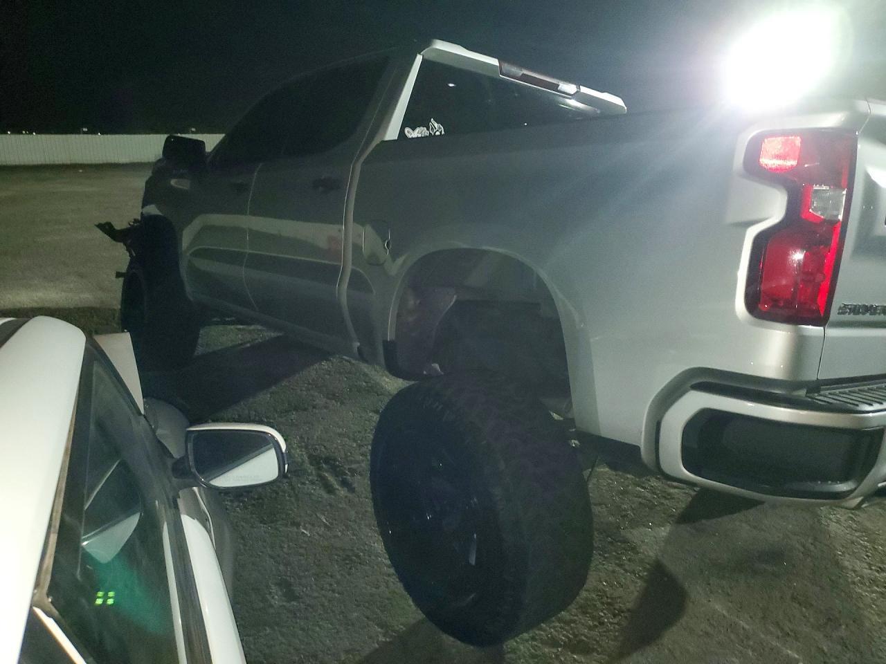 2020 Chevrolet Silverado C1500 Heavy Duty - zdjęcie 2