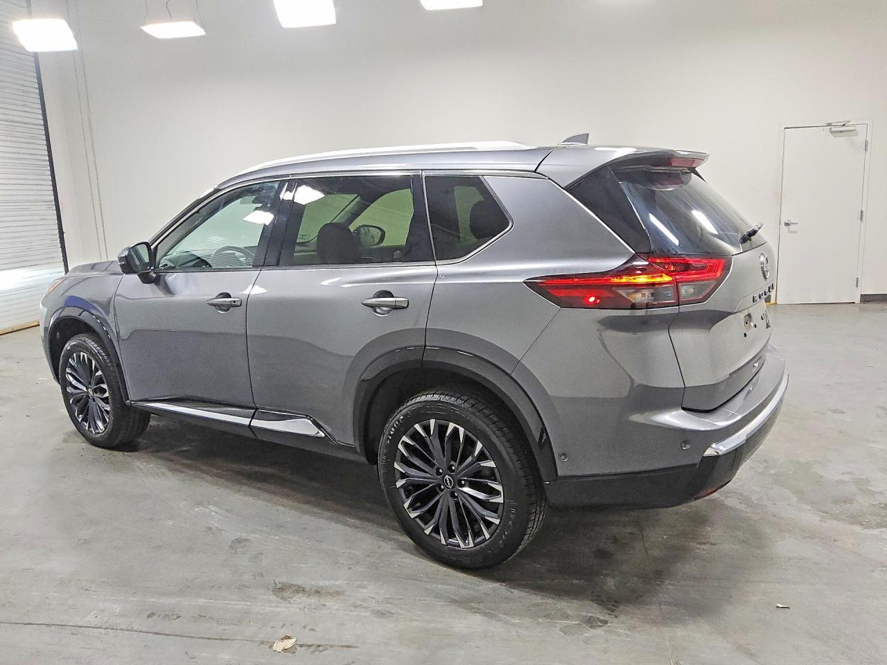 2024 Nissan Rogue Platinum - zdjęcie 2