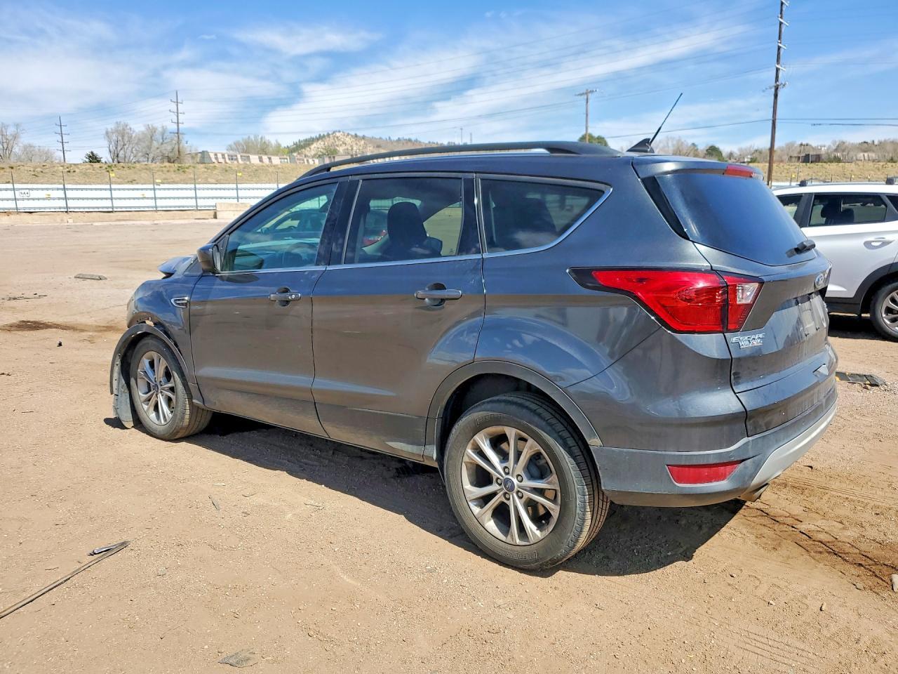 2019 Ford Escape Sel - zdjęcie 2