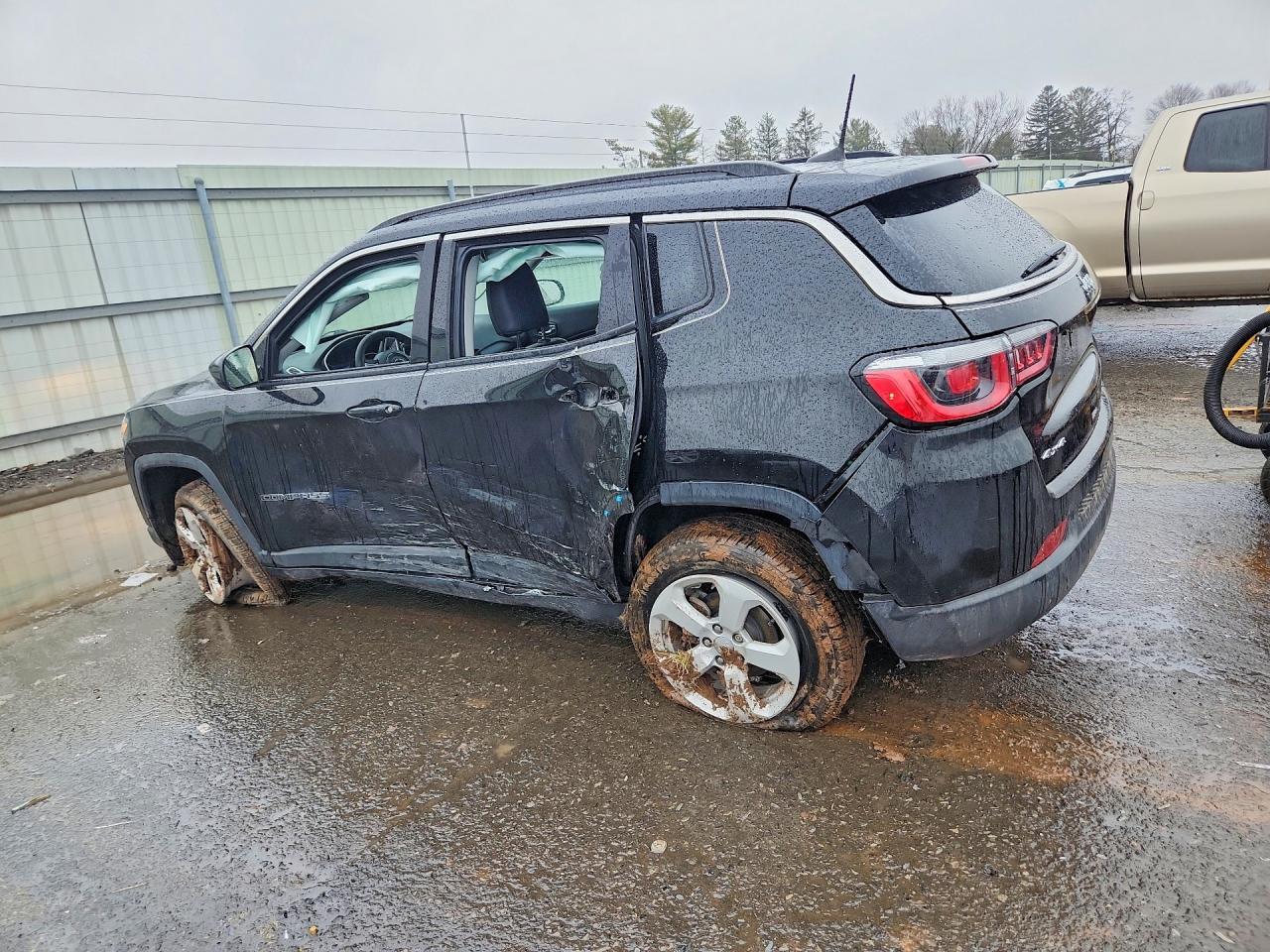 2020 Jeep Compass Latitude - zdjęcie 2