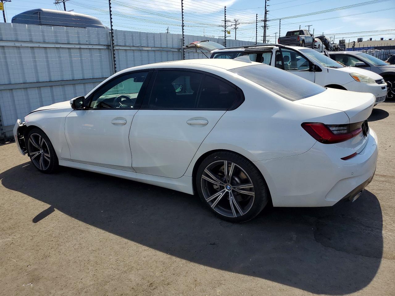2021 BMW 330I - zdjęcie 2
