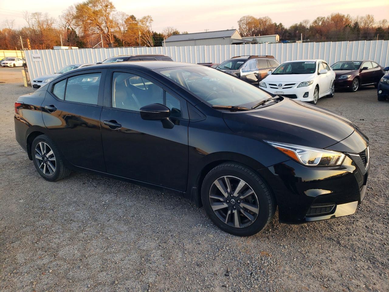 2021 Nissan Versa Sv - zdjęcie 4