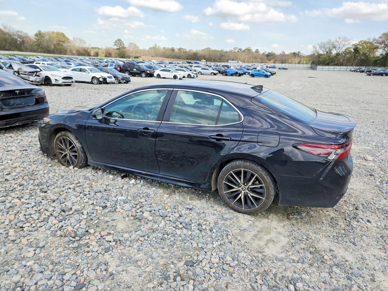 2024 Toyota Camry Se - zdjęcie 2