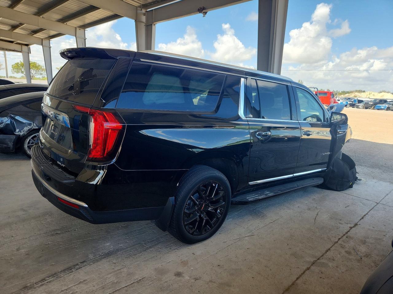 2023 GMC Yukon Xl K1500 Slt - zdjęcie 3