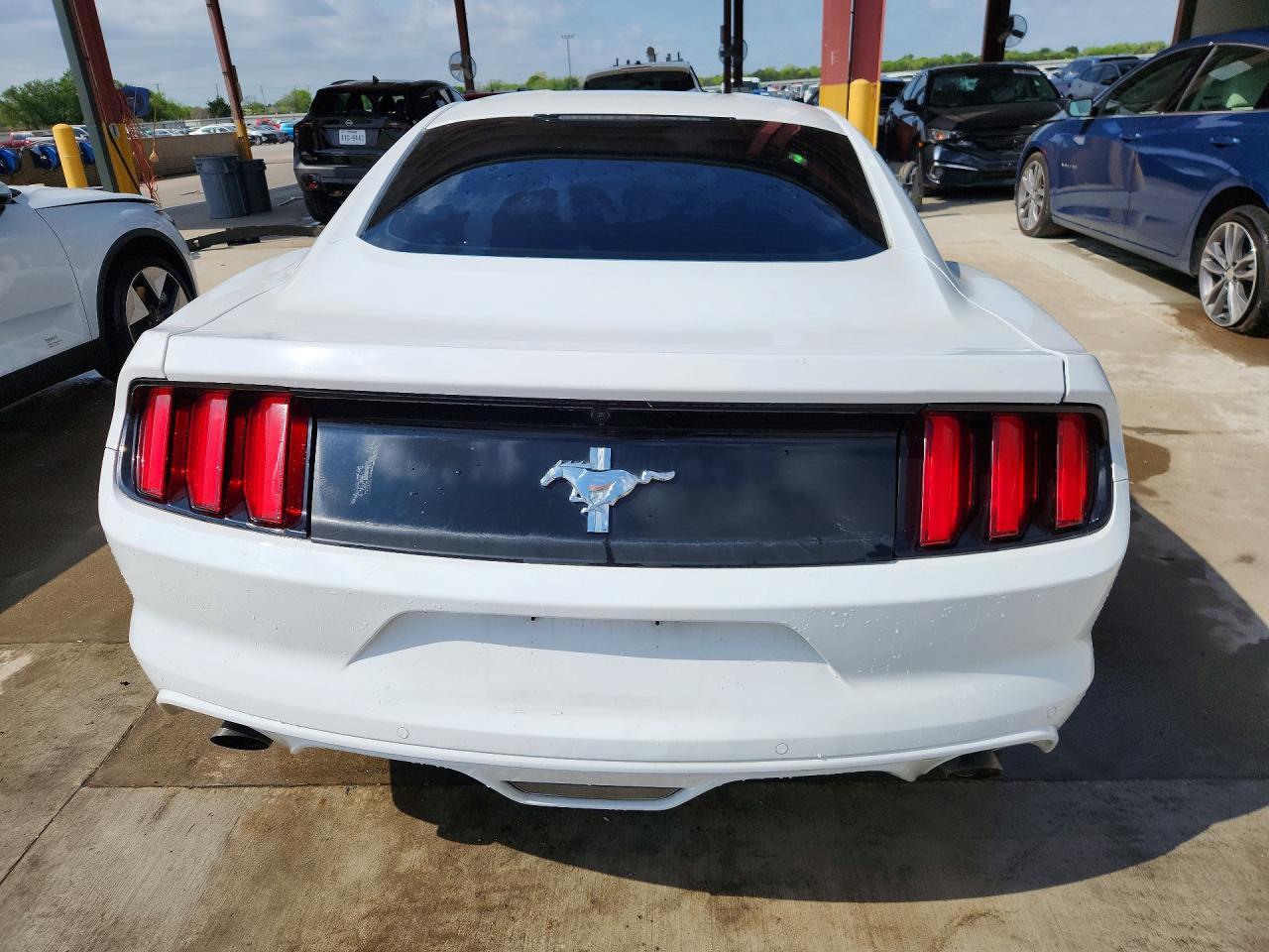 2015 Ford Mustang - zdjęcie 6