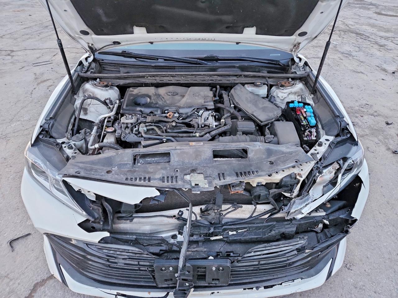 2020 Toyota Camry Le - zdjęcie 11