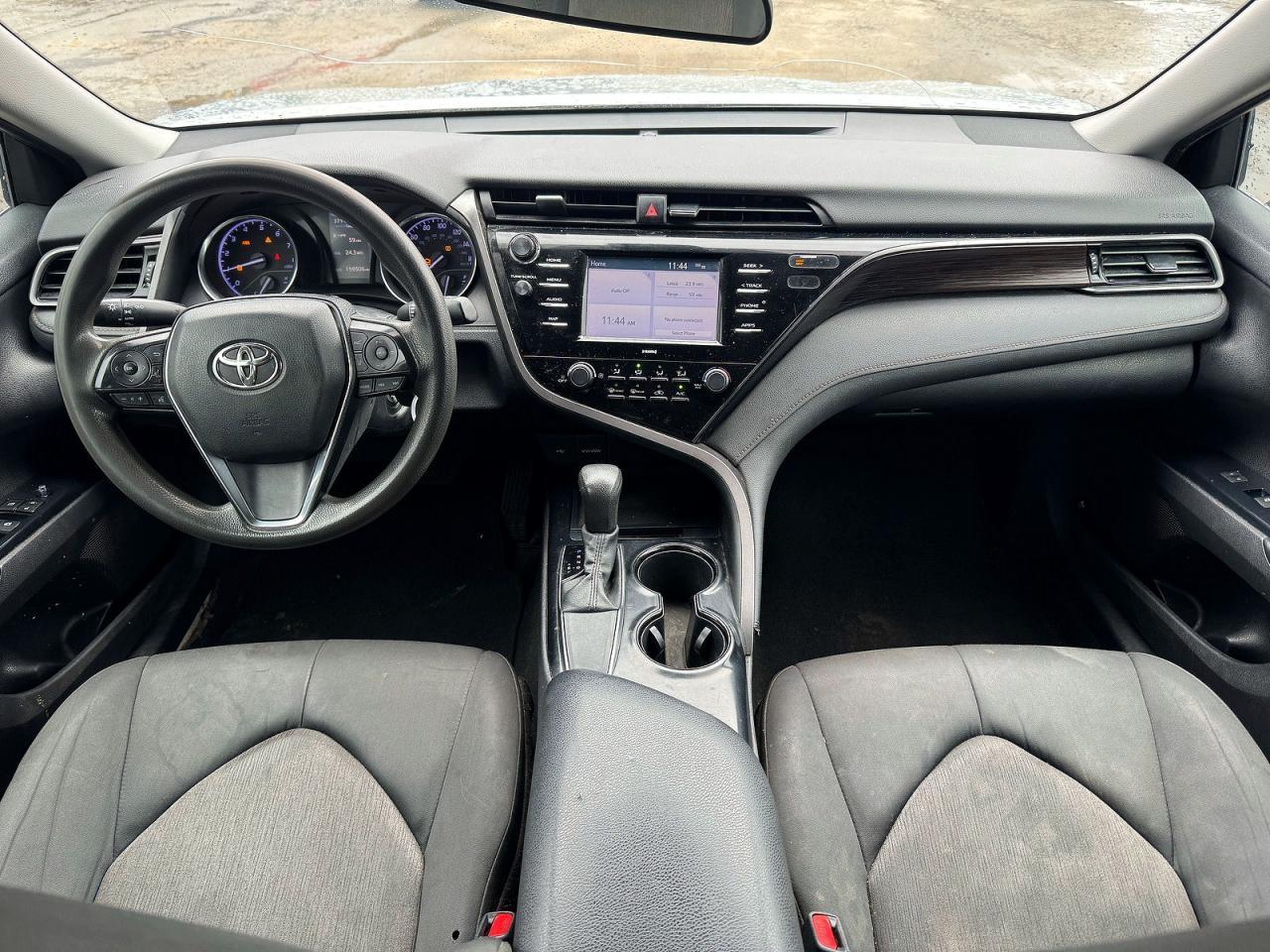 2020 Toyota Camry Le - zdjęcie 9