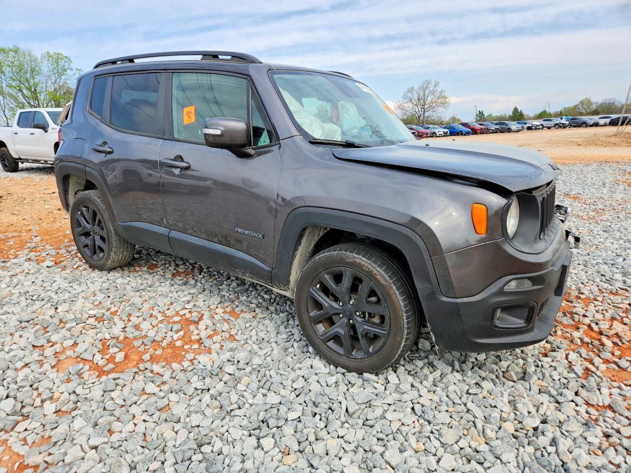 2016 Jeep Renegade Latitude - zdjęcie 4