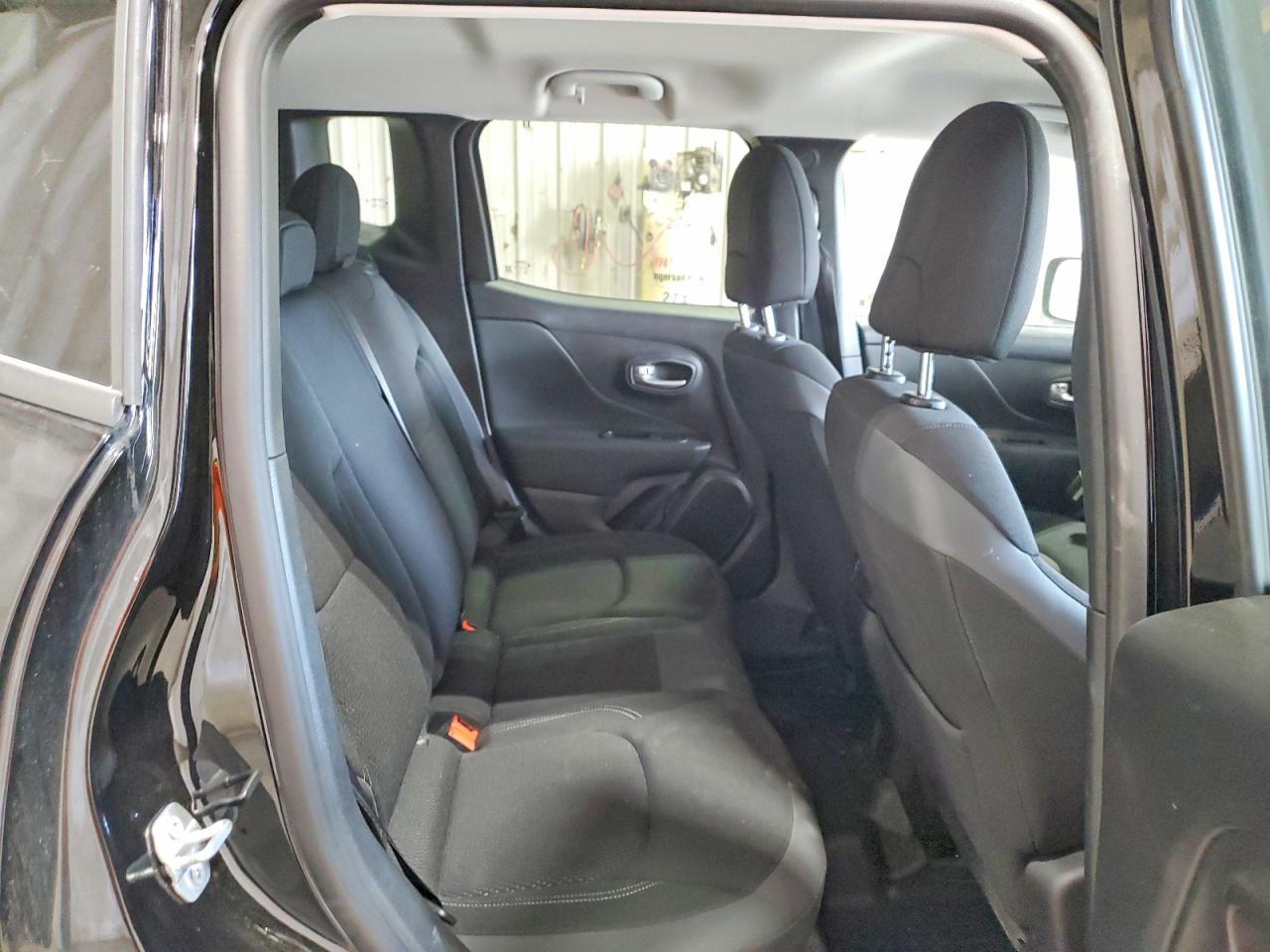 2023 Jeep Renegade Latitude - zdjęcie 11