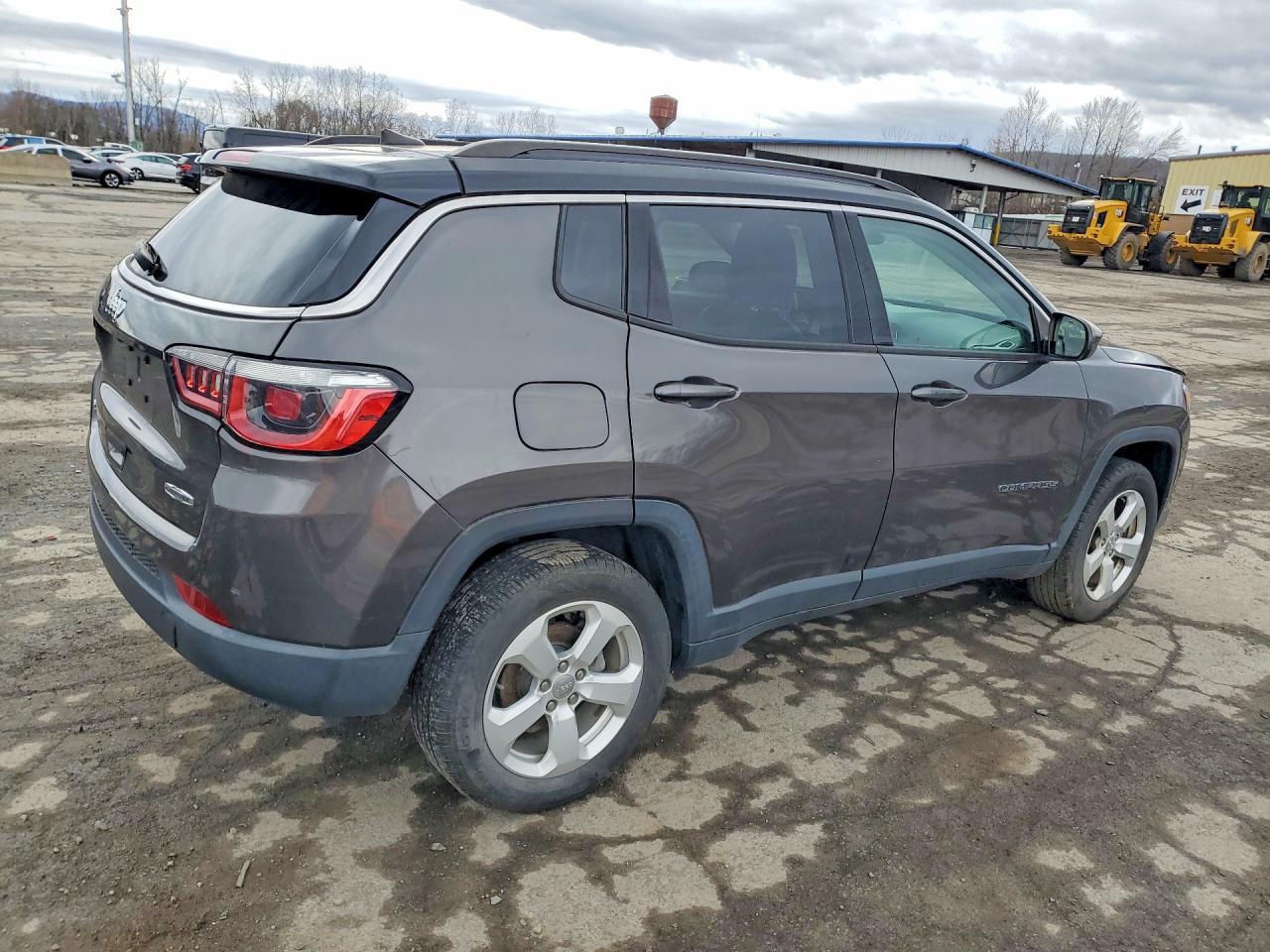 2018 Jeep Compass Latitude - zdjęcie 3