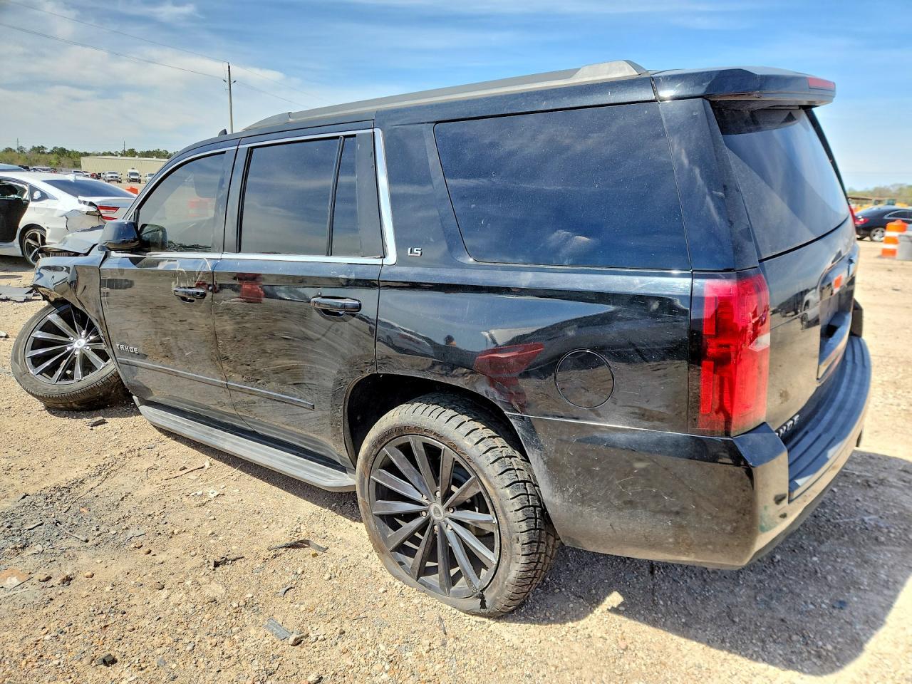 2016 Chevrolet Tahoe C1500 Ls - zdjęcie 2