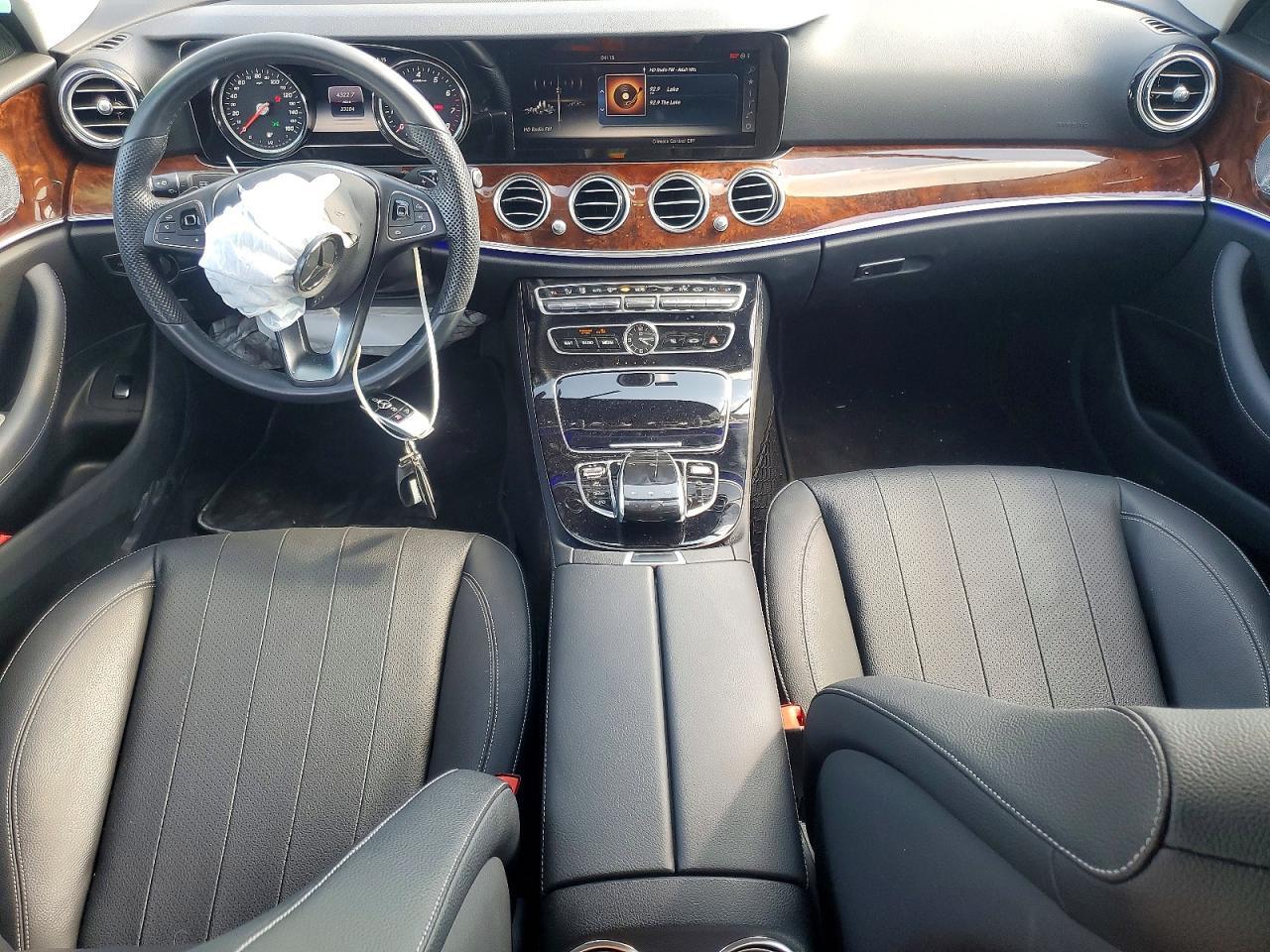 2017 Mercedes-Benz E 300 - zdjęcie 8