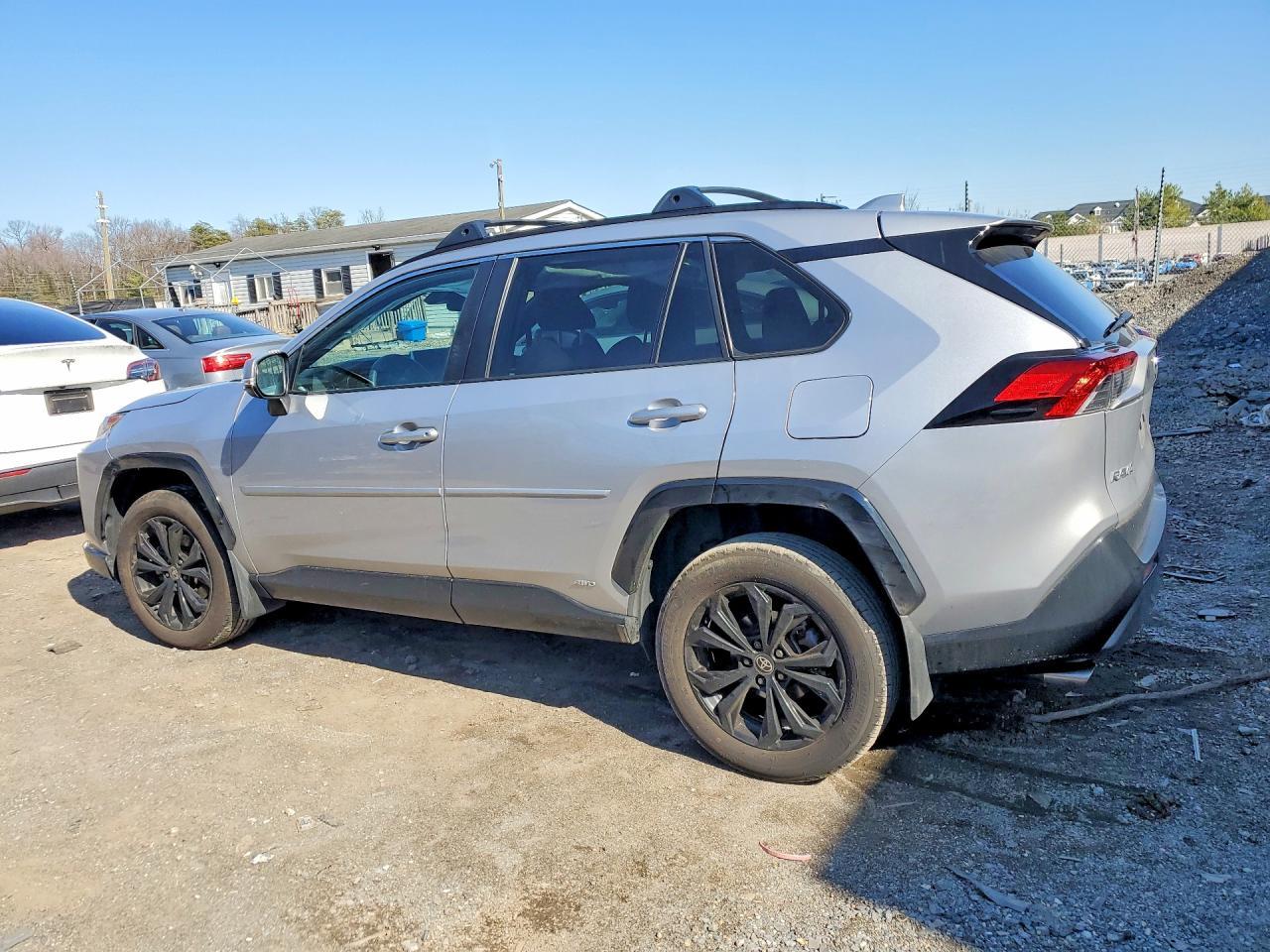 2023 Toyota Rav4 Hybrid Se - zdjęcie 2