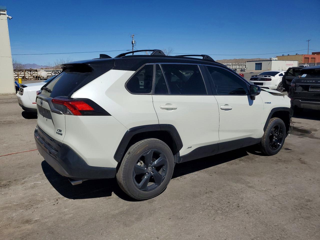 2021 Toyota Rav4 Hybrid Xse - zdjęcie 3