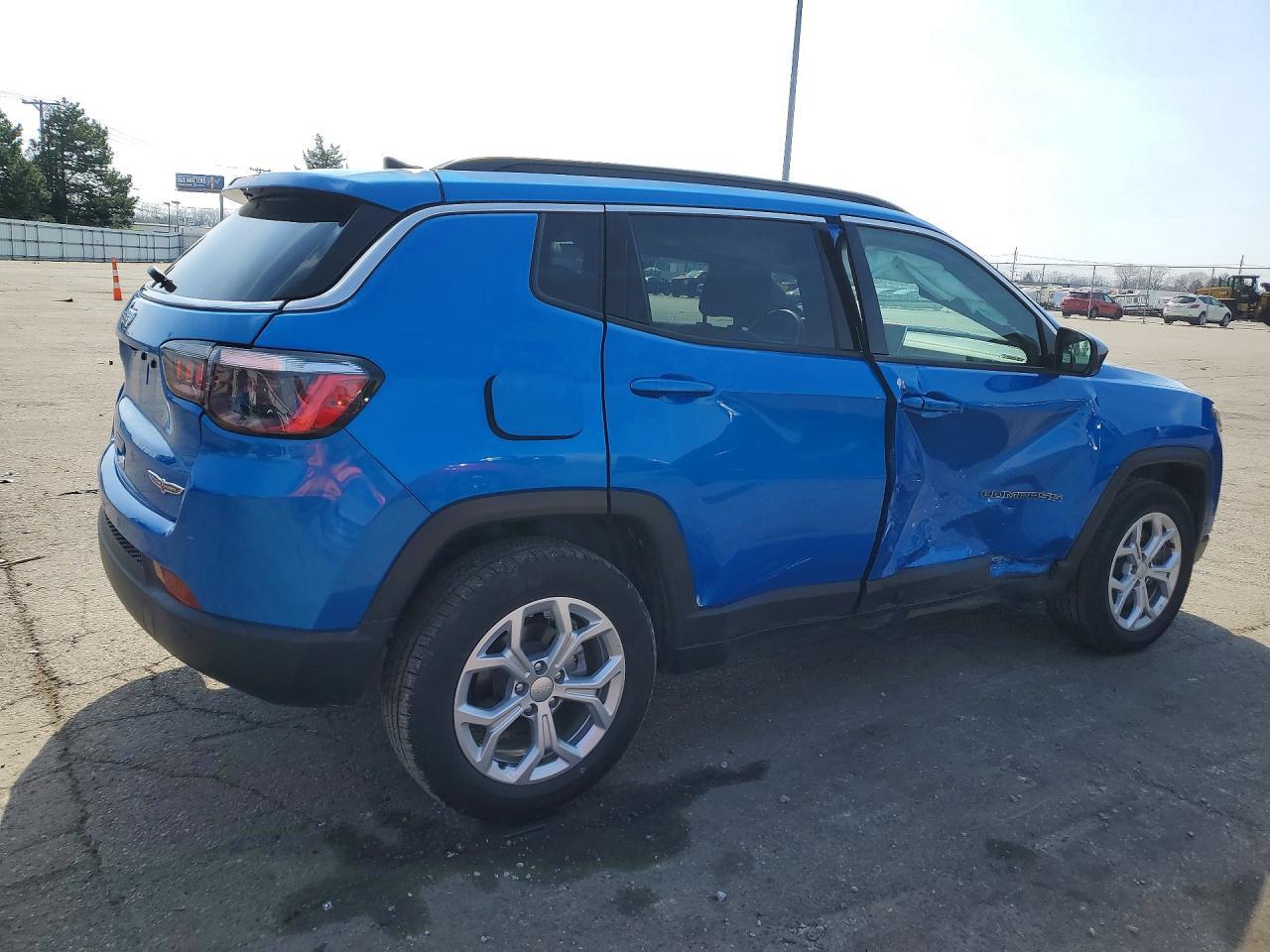 2024 Jeep Compass Latitude - zdjęcie 3