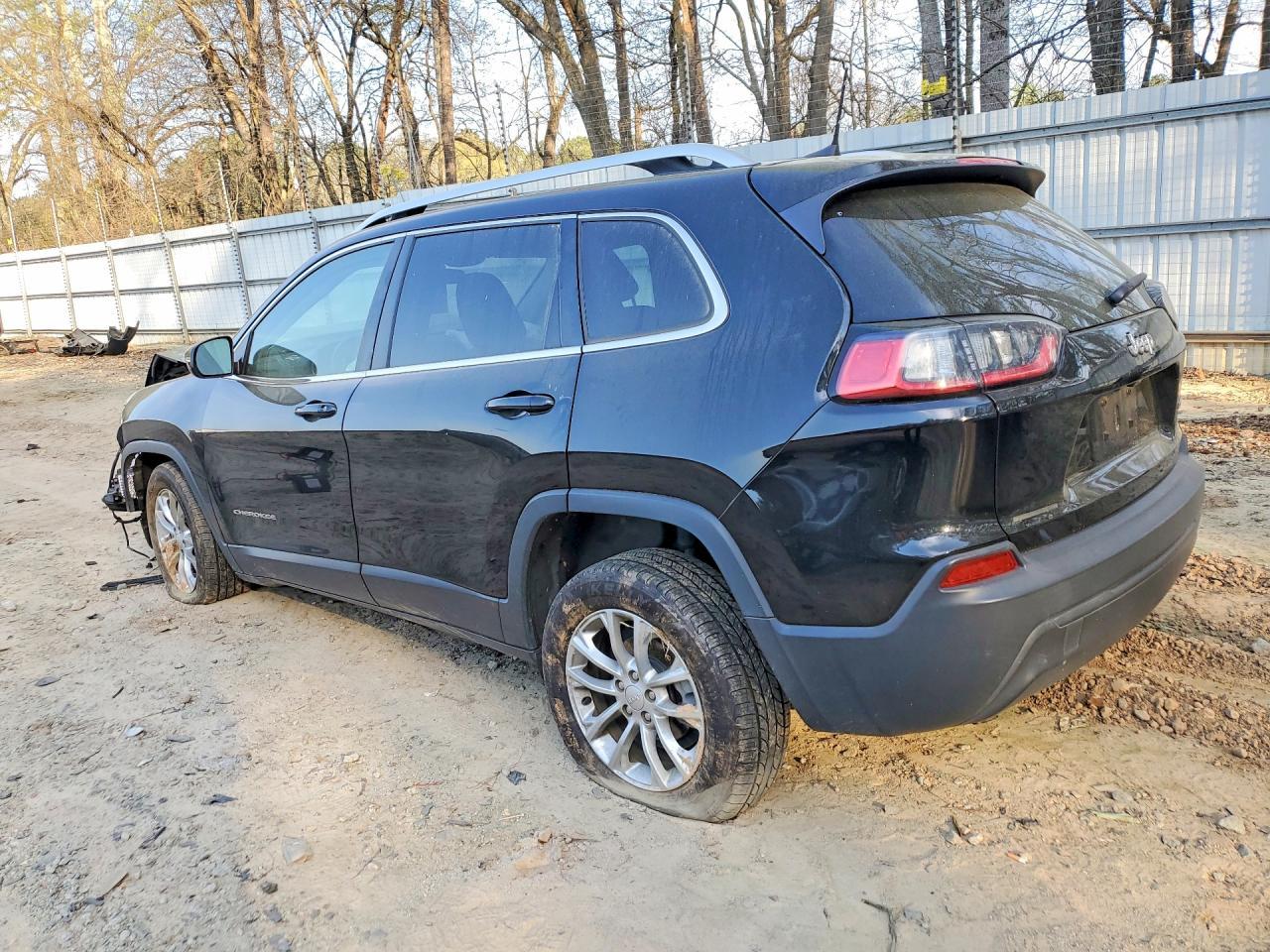 2019 Jeep Cherokee Latitude - zdjęcie 2