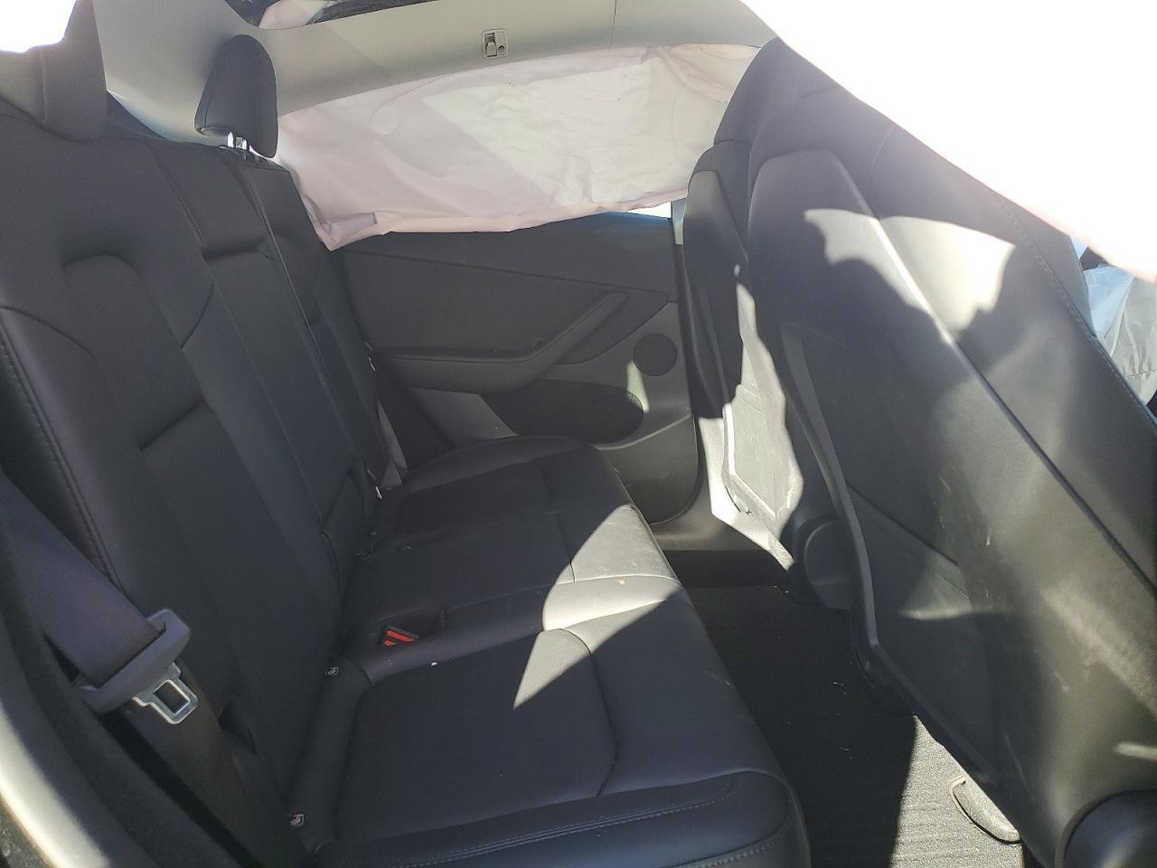 2024 Tesla Model Y - zdjęcie 10