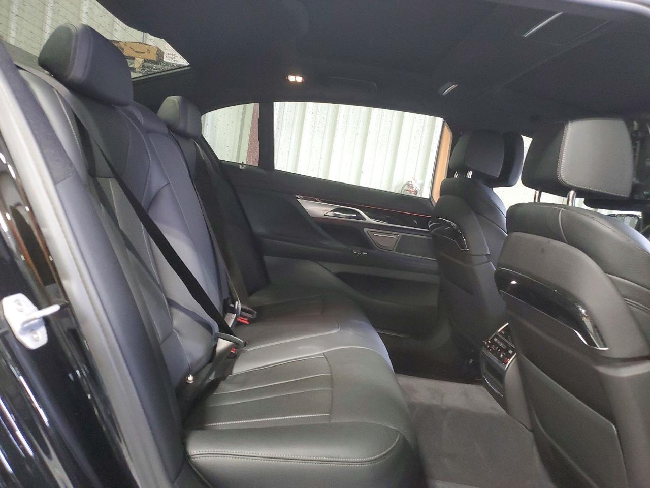 2019 BMW 740 I - zdjęcie 10