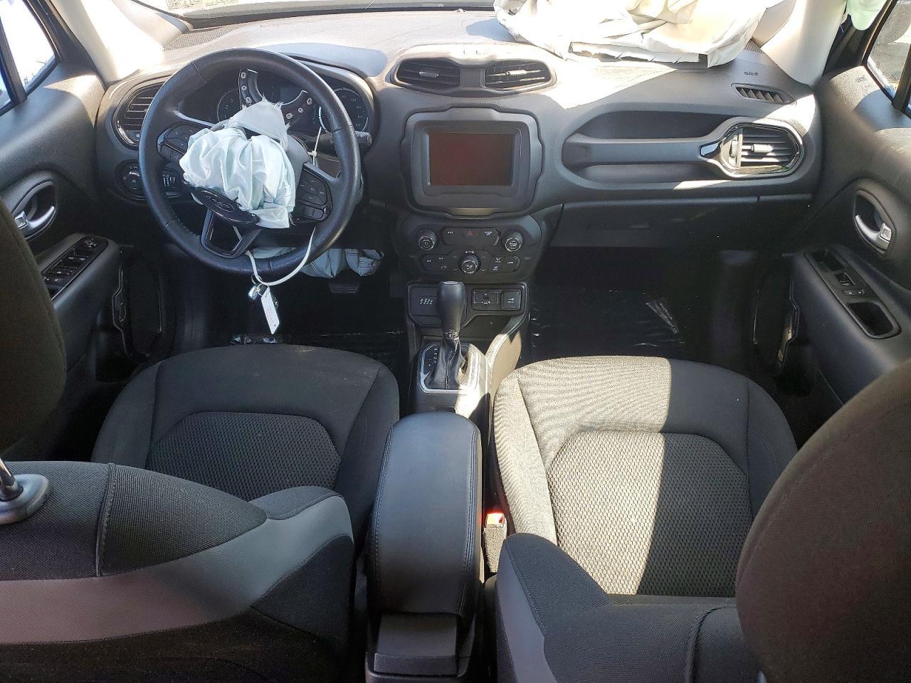 2020 Jeep Renegade Latitude - zdjęcie 8