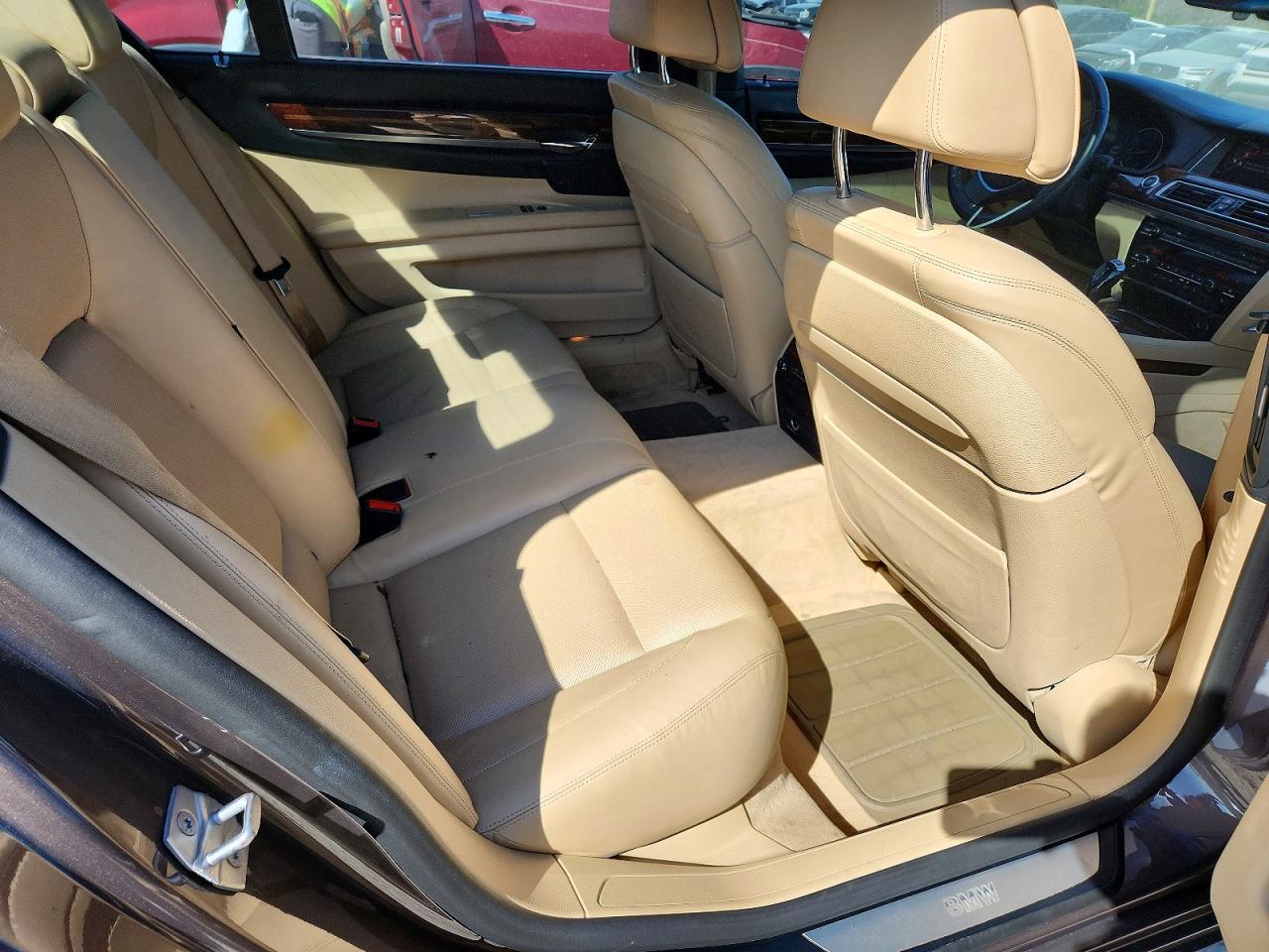 2015 BMW 750 Li - zdjęcie 10