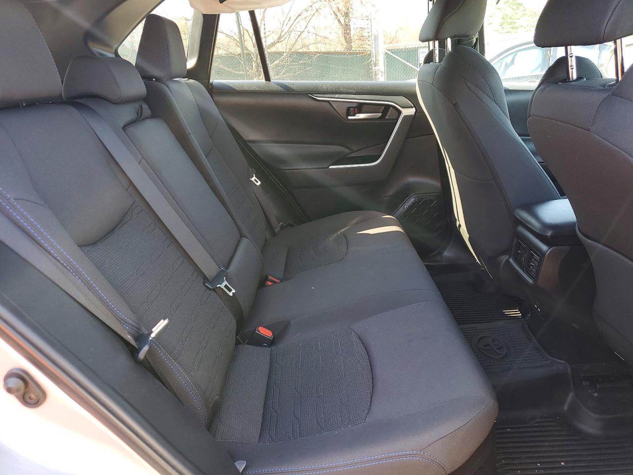 2023 Toyota Rav4 Hybrid Se - zdjęcie 10
