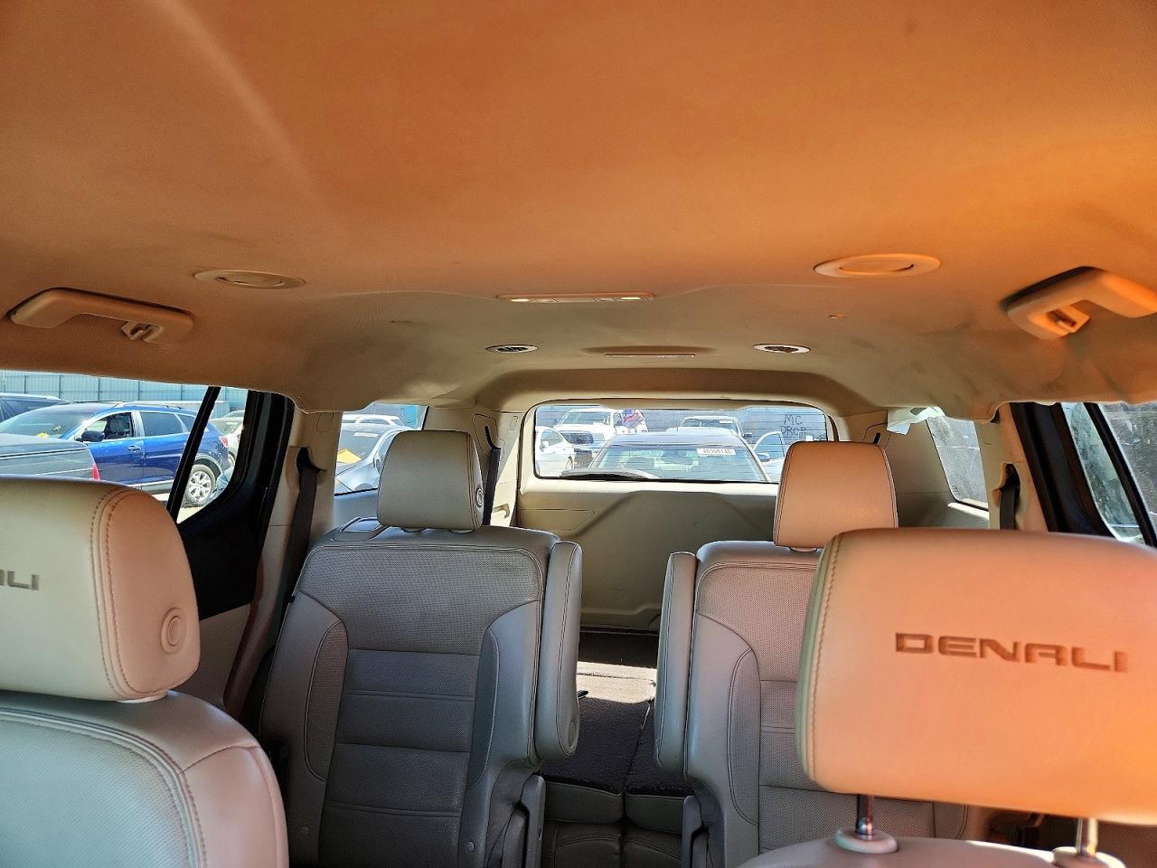 2019 GMC Acadia Denali - zdjęcie 10