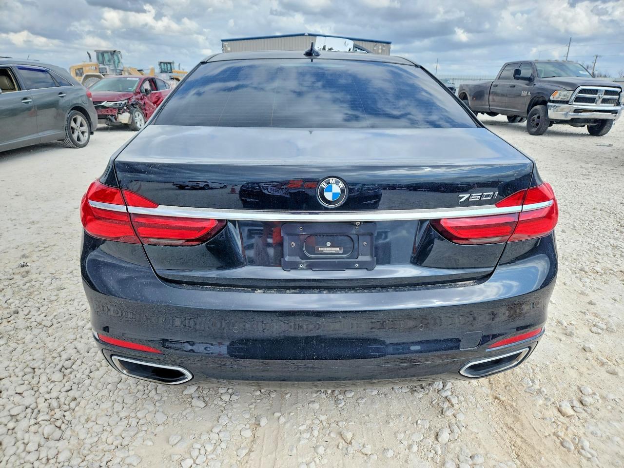 2016 BMW 750 I - zdjęcie 6