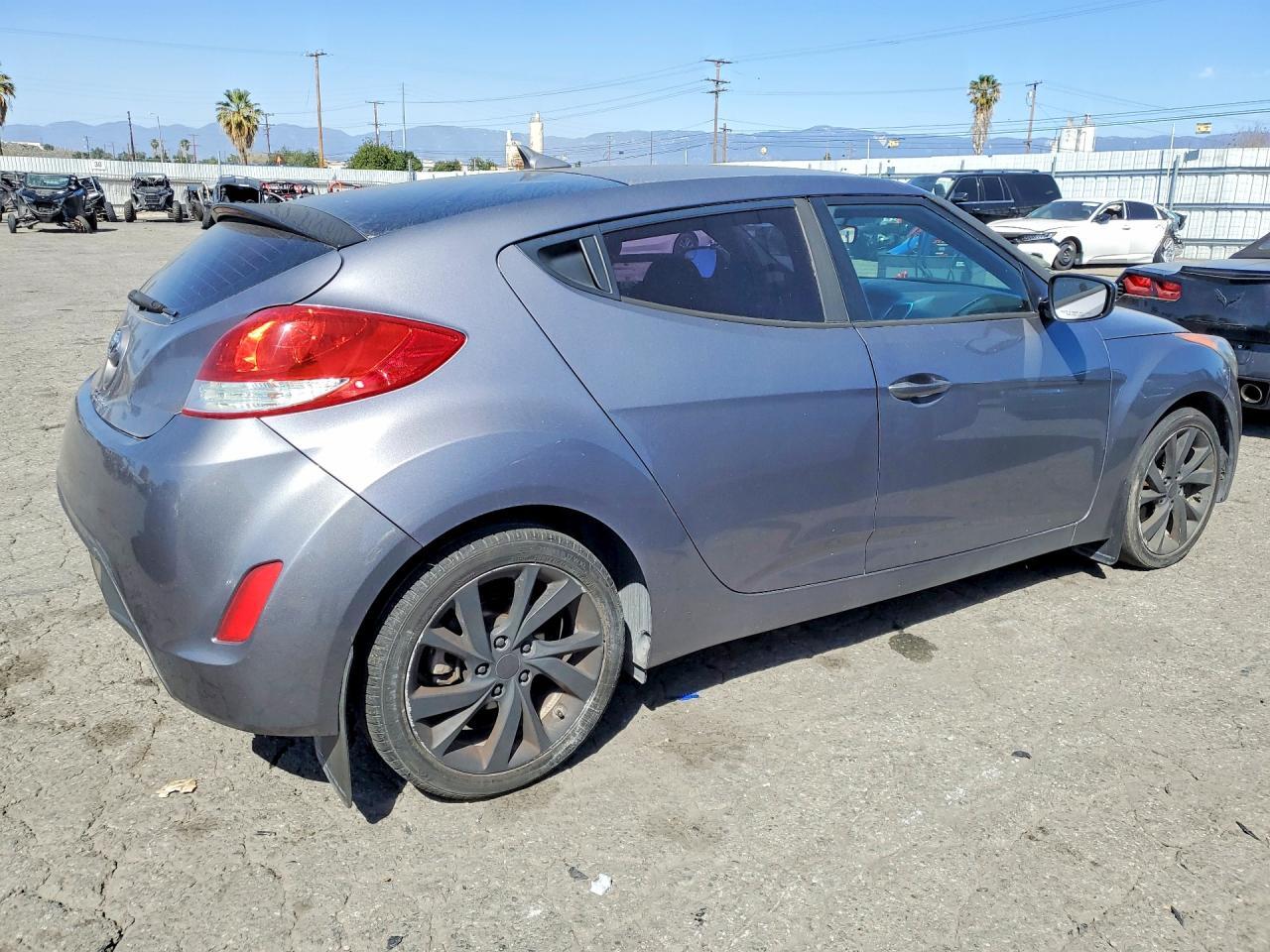 2016 Hyundai Veloster Base - zdjęcie 3
