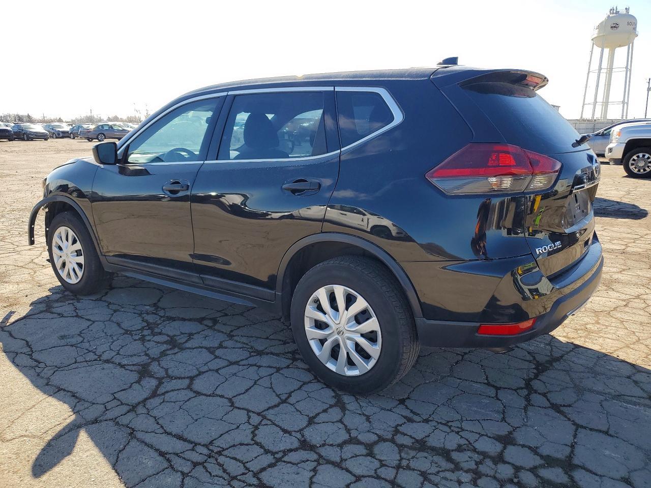 2018 Nissan Rogue S - zdjęcie 2