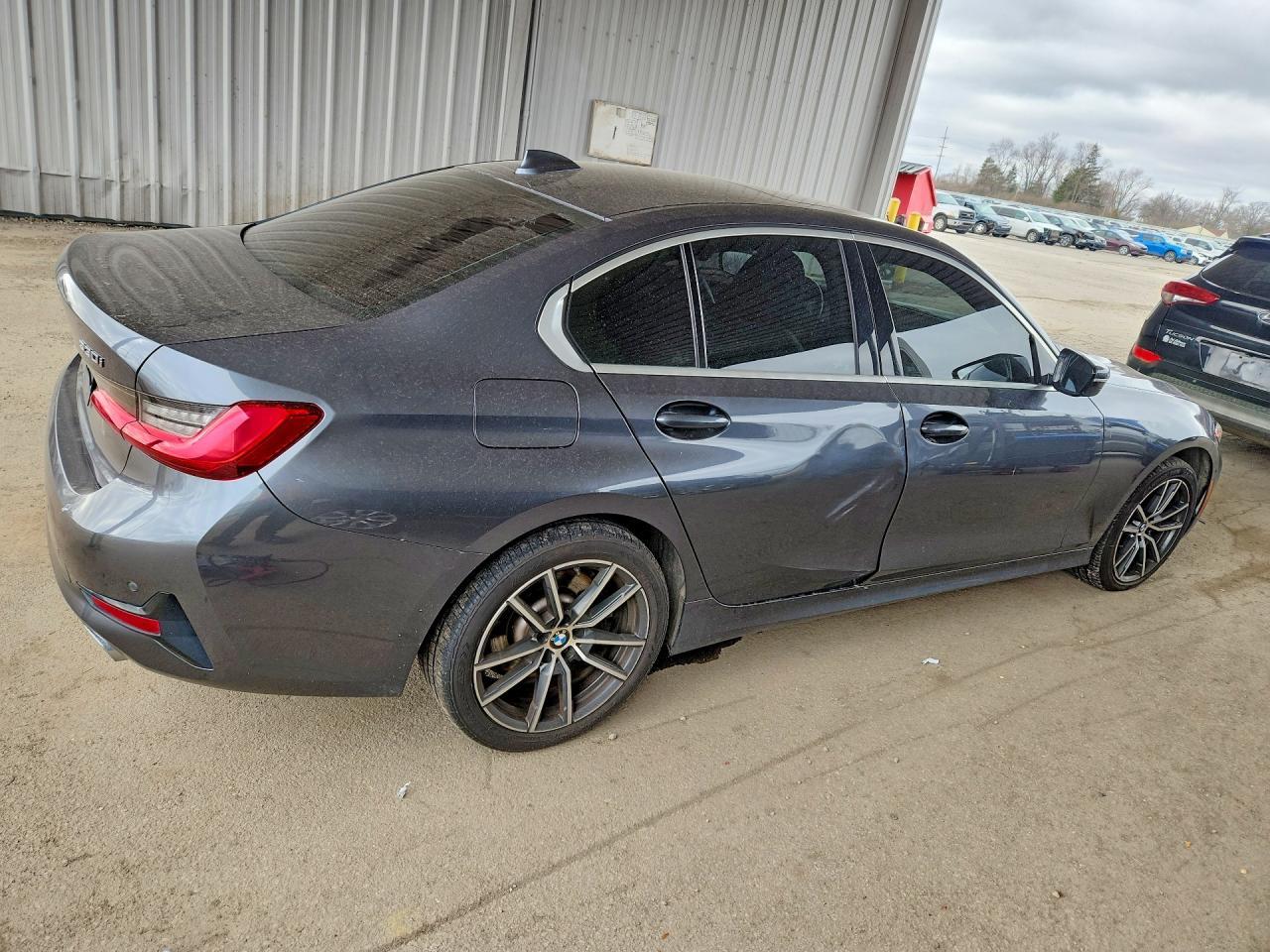 2021 BMW 330Xi - zdjęcie 3