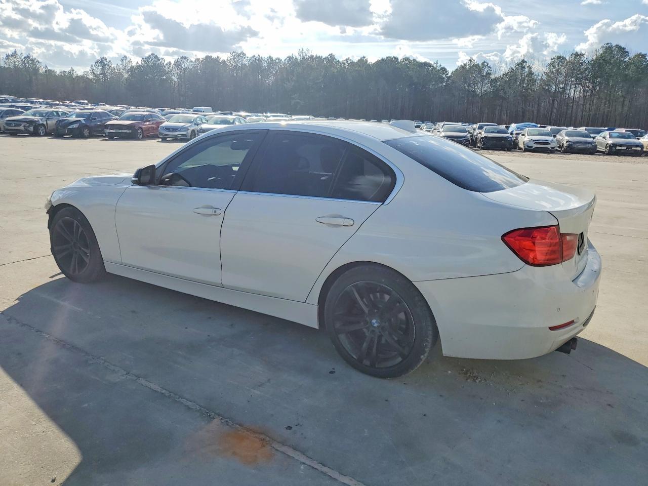 2015 BMW 3 Series 320I xDrive - zdjęcie 2
