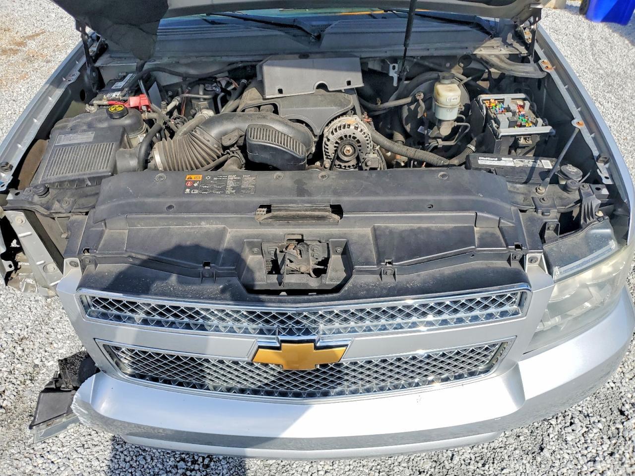 2014 Chevrolet Suburban C1500 Lt - zdjęcie 12