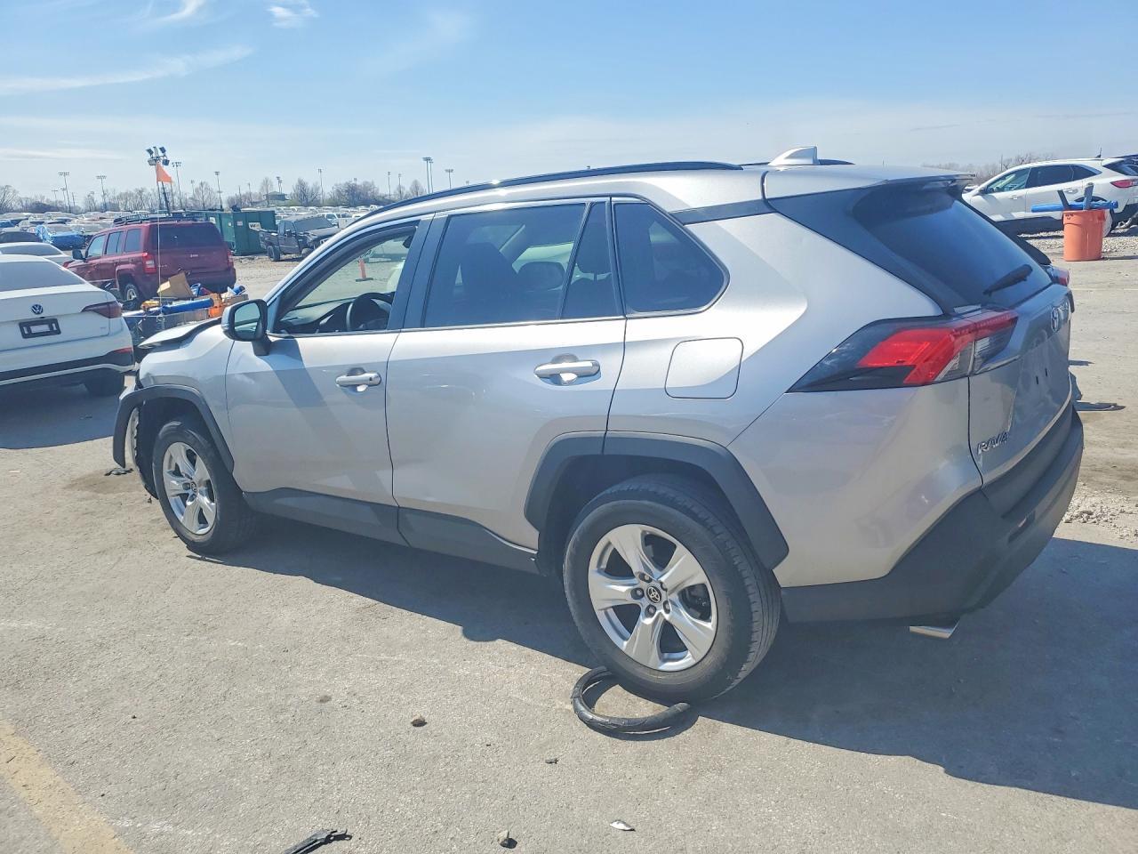 2021 Toyota Rav4 Xle - zdjęcie 2