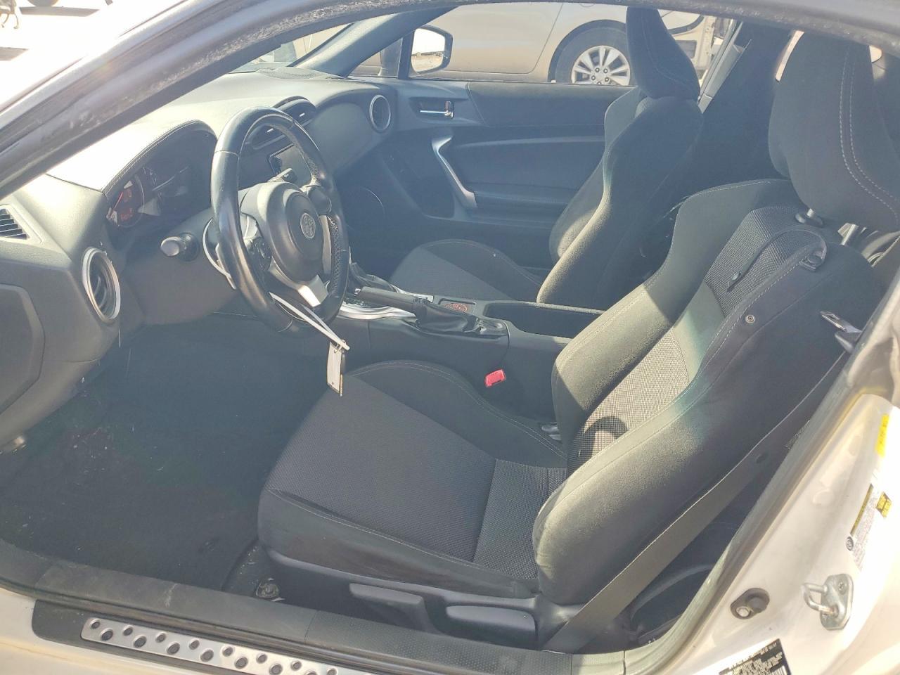 2017 Toyota 86 Base - zdjęcie 10