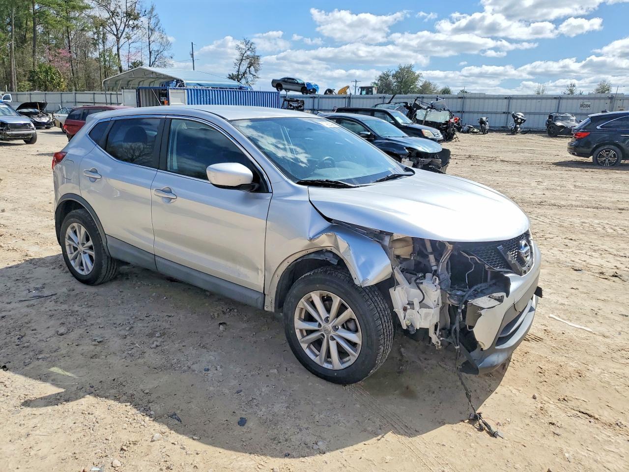 2017 Nissan Rogue Sport S - zdjęcie 4