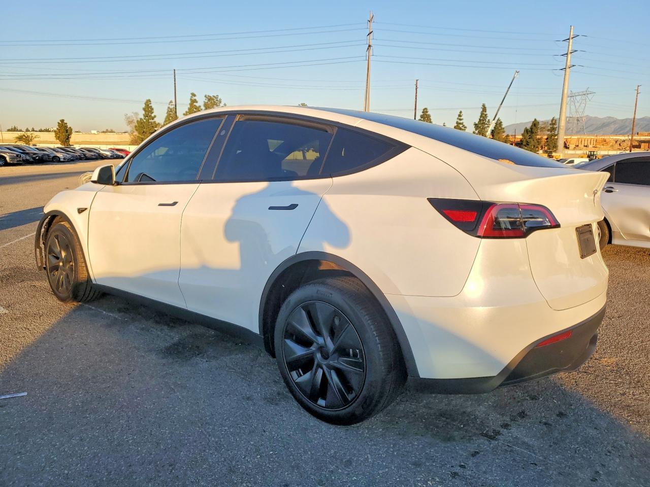 2025 Tesla Model Y - zdjęcie 2