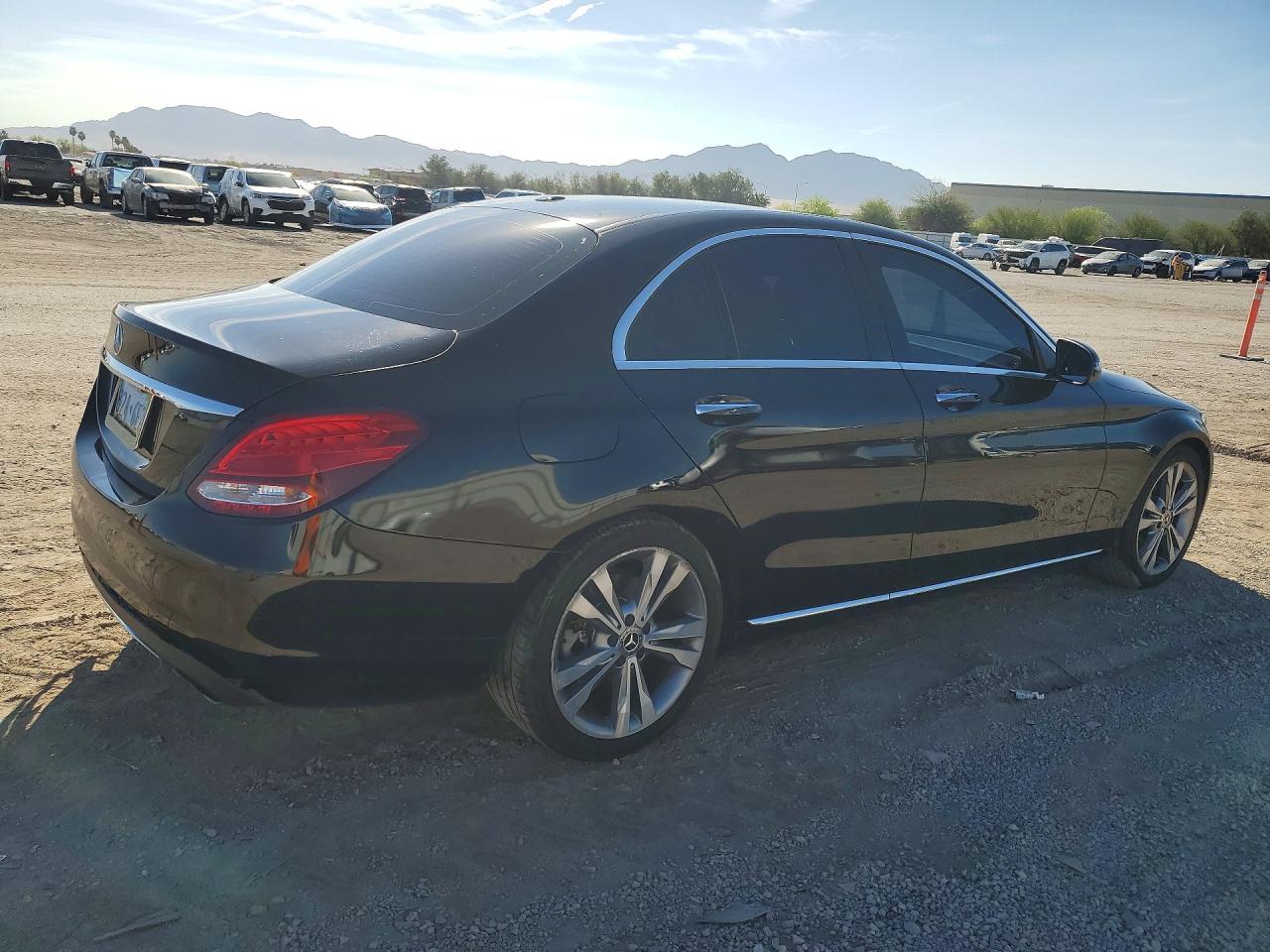 2018 Mercedes-Benz C-Class C300 - zdjęcie 3